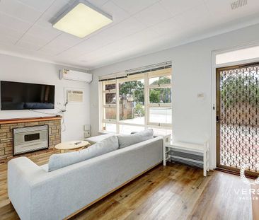 Beautifully presented, partly furnished, ready to move in. - Photo 2