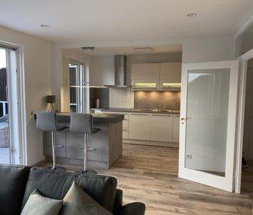 Exklusives Wohnen im Grünen – Luxuriöses 2-Zimmer-Penthouse - Photo 2