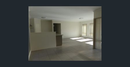 WELL PRESENTED 3X2 HOME, OPPOSITE PARK, WALK TO SHOPS & TRAIN - Photo 3