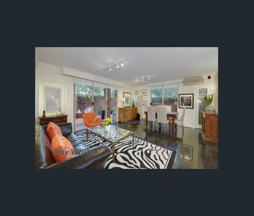 Comfortable Family Home in Convenient Location - Photo 2