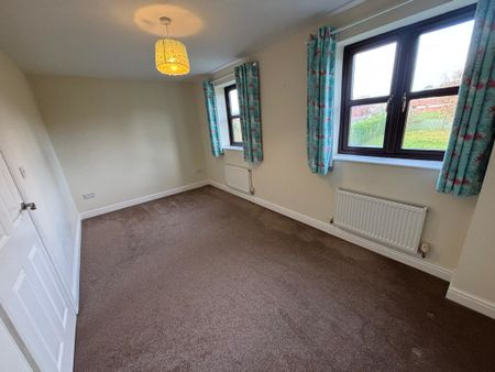 3 bedroom semi-detached to let - Photo 5