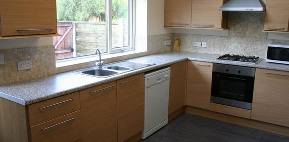 4 bedroom terraced house to rent - Photo 2