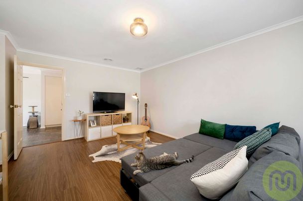 Stylish & Spacious Townhouse in Prime Ngunnawal Location - Photo 1