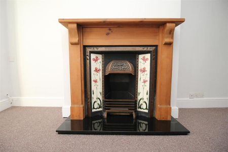 3 bedroom end of terrace house to rent - Photo 4