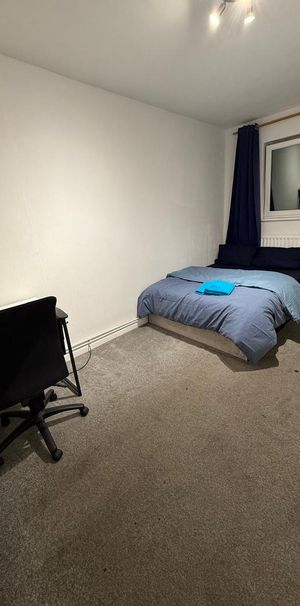 1 bedroom in a house share to rent - Photo 1