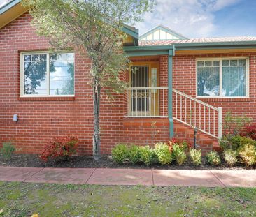 Conveniently located with loads of natural light - Photo 6