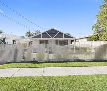 Quaint 3/4 Bedroom Home With Solar Power - Photo 6