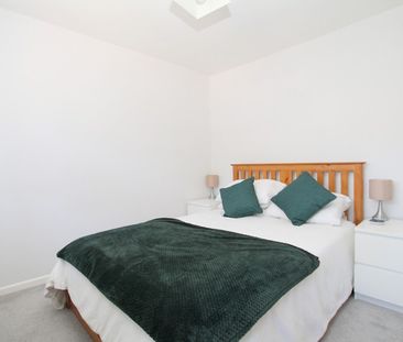 3 Bedroom Terraced House - Photo 1