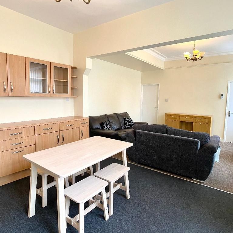 1 bedroom in a house share to rent - Photo 1