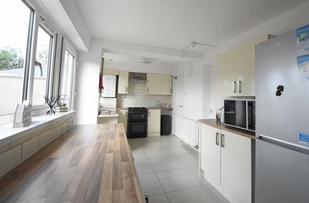 1 bedroom in a house share to rent - Photo 5