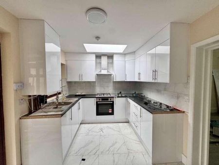 Grange Road, Ilford, IG1 - Photo 2