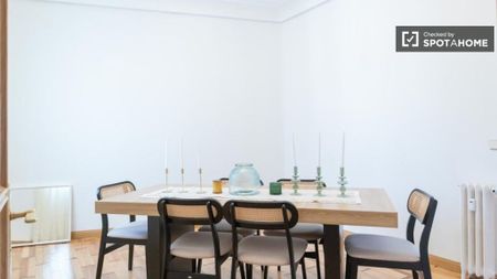 3 room luxury Flat for rent in Madrid, Spain - Photo 2