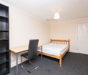 5 bedroom flat to rent - Photo 2