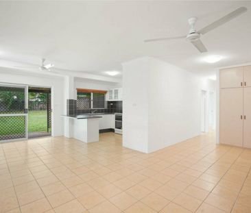 BRINSMEAD CHARMER!!! - Photo 1