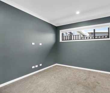 Modern Family Living with Spacious Interiors in a Convenient Location - Photo 5