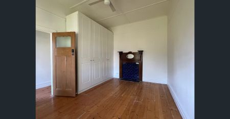 Light-Filled Two-Bedroom Terrace with Outdoor Appeal - Photo 5