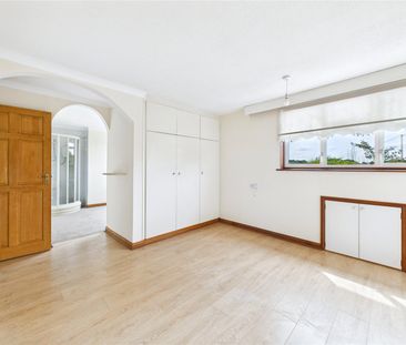 Swans Green Close, Benfleet, Essex, SS7 3PE - Photo 2