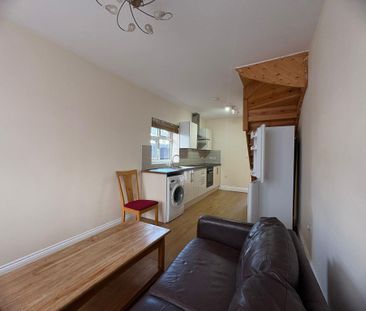 2 bedroom semi-detached house to rent - Photo 6