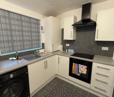 4 bedroom terraced house to rent - Photo 3