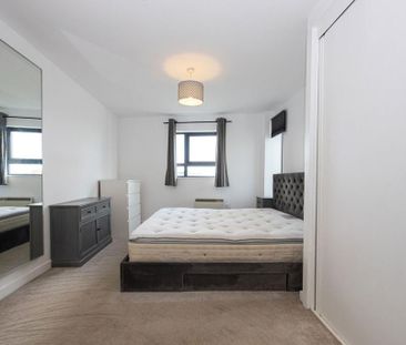 2 bedroom penthouse to rent - Photo 3