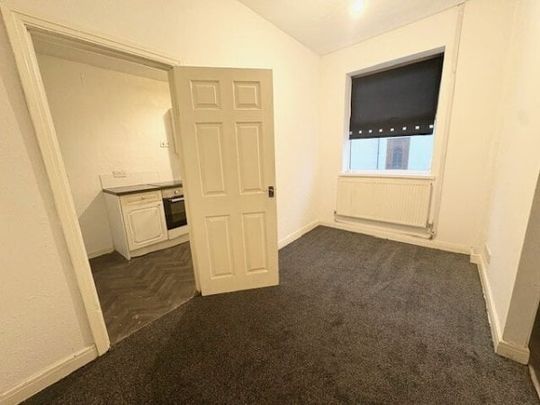 Tottington Road, Bury, BL8 - Photo 1