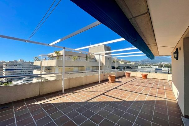 2 Bedroom Apartment For Rent in Puerto Banús, Málaga - Photo 1