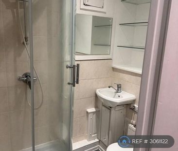 1 bedroom in a house share to rent - Photo 6