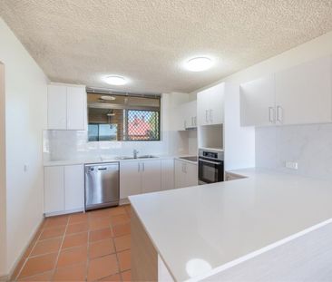 Bright, Light and Views Galore! - Photo 5