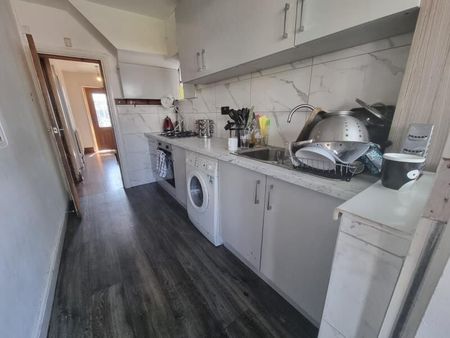 Brudenell Road, Hyde Park - Photo 5