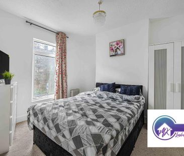 1 bedroom in a flat share to rent - Photo 3