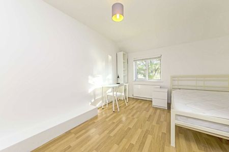 Douglas Road, KT1, London - Photo 4