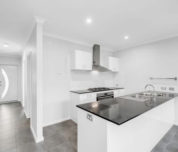 Modern Double-Storey Family Home in Prime Brabham Location - Photo 6