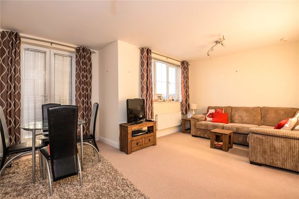 2 bedroom Flat in English Court, Wokingham - Photo 1