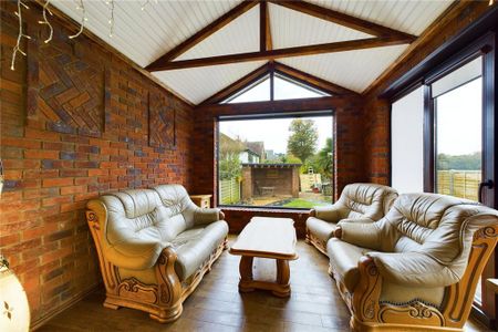 3 bedroom detached house to rent - Photo 2