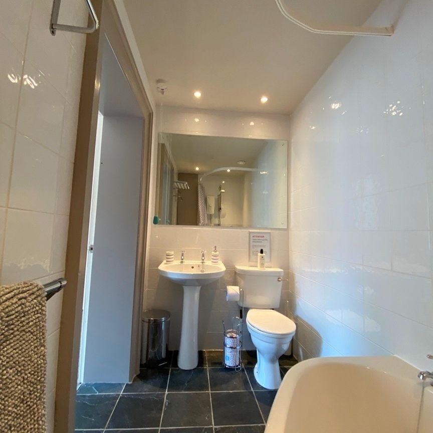 2 Bed Flat, New Town, EH2 - Photo 1