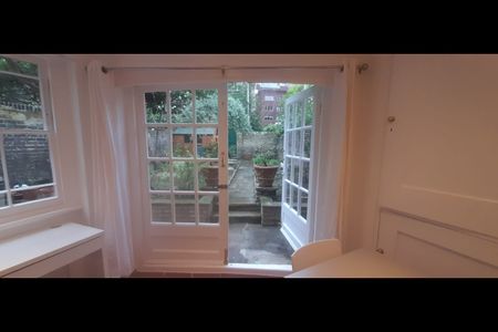 Studio Flat, Addison Road, W14 - Photo 5