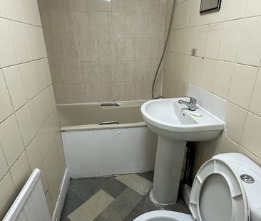 2 Bed Flat, Endsleigh Gardens, IG1 - Photo 2