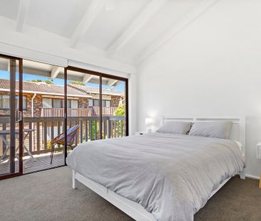 FULLY FURNISHED TOWNHOUSE - Photo 2