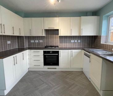 3 bedroom end of terrace house to rent - Photo 2