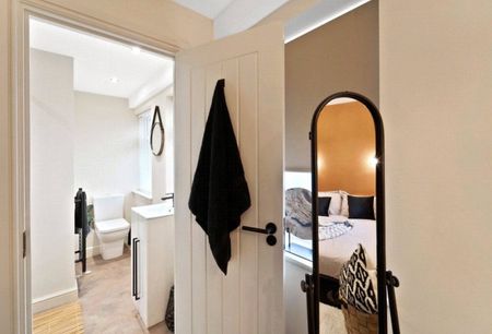 High Street, Hucknall, Nottingham, Nottinghamshire, NG15 - Photo 4