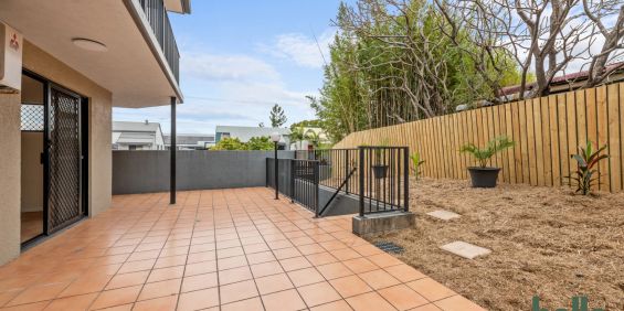 Spacious 2-Bedroom Unit in West End with Private Courtyard - Photo 3