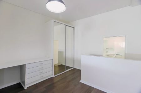 2Bedrooms, 1Bathrooms - Photo 3