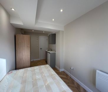 Studio to rent - Photo 2
