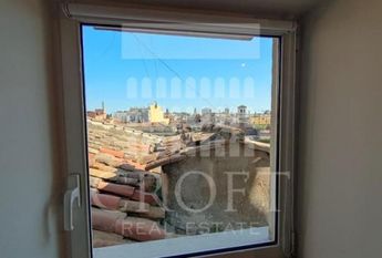 Center-Pantheon: Beautiful fully furnihed modern 1 bedroom, 2 bath loft in Historic building. Quiet, bright, parquet floors, high ceilings, air conditioning, close to services. # 2264