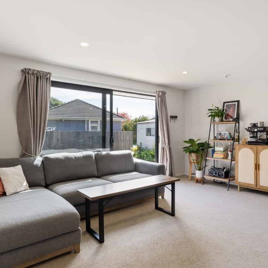 Sun soaked north-facing - Photo 1