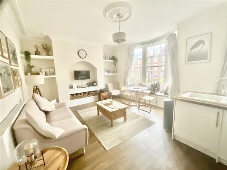 88 North Marine Road, YO12 7JA, Scarborough - Photo 4