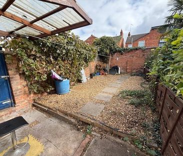 2 bedroom terraced house to rent - Photo 3