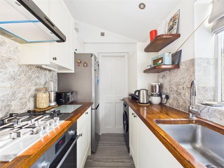Crown Road, St Margarets, London, TW1, Twickenham - Photo 3