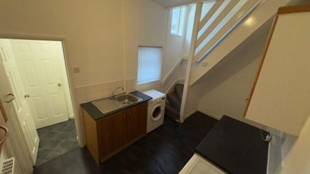 2 bedroom terraced house to rent - Photo 2