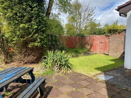 70 Lawnmount Crescent, Lisburn, BT27 4TU - Photo 3